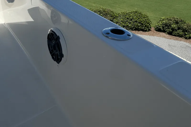 Slide: The Image of Boston Whaler 28 DAUNTLESS 2024 - 29