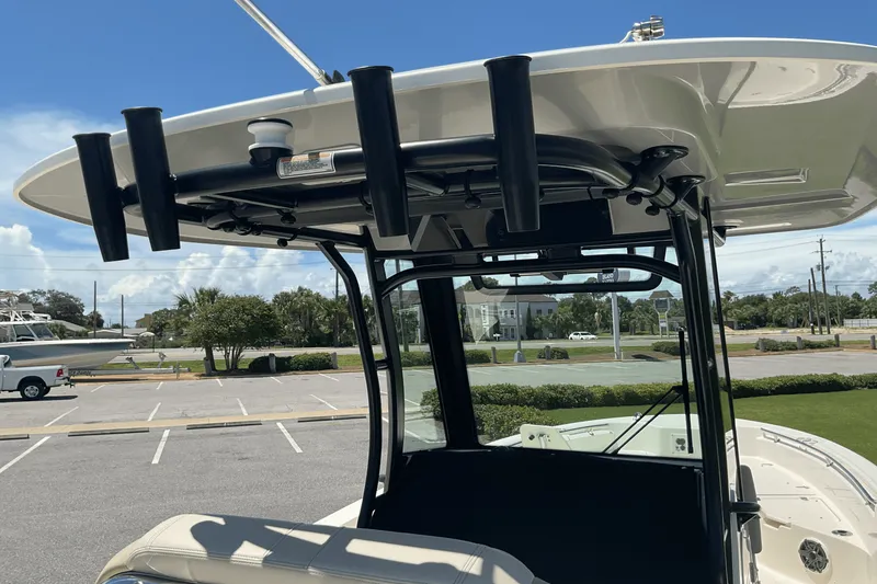 Slide: The Image of Boston Whaler 28 DAUNTLESS 2024 - 30