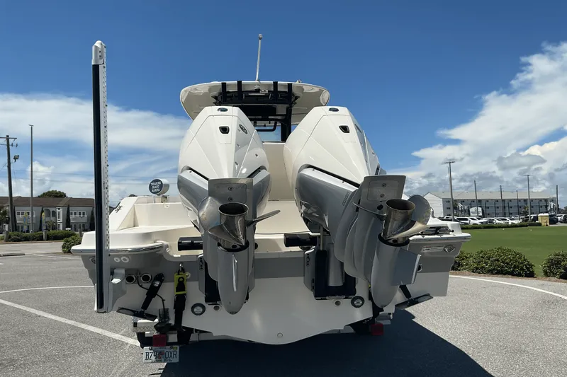 Slide: The Image of Boston Whaler 28 DAUNTLESS 2024 - 7