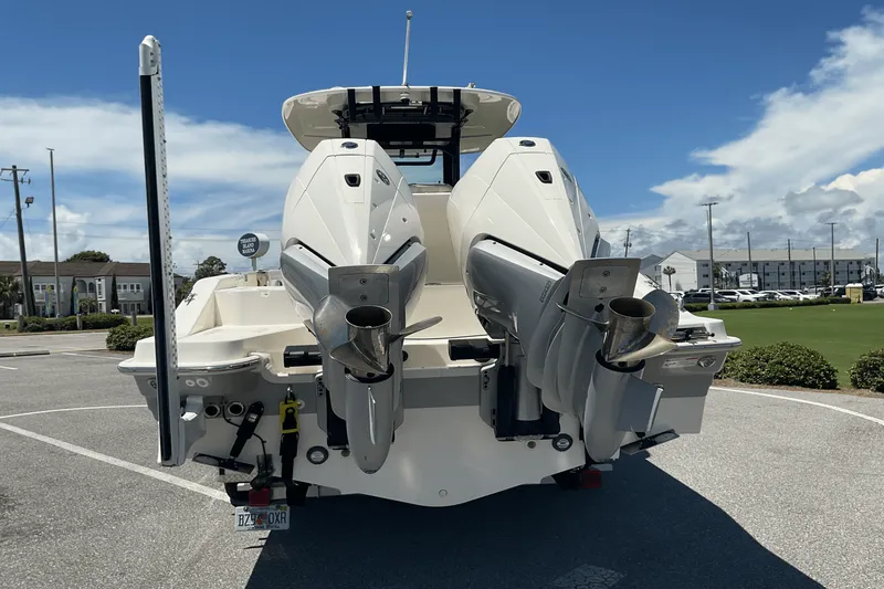 Slide: The Image of Boston Whaler 28 DAUNTLESS 2024 - 8