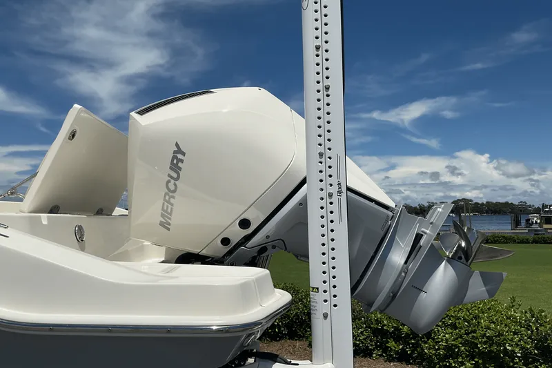 Slide: The Image of Boston Whaler 28 DAUNTLESS 2024 - 9