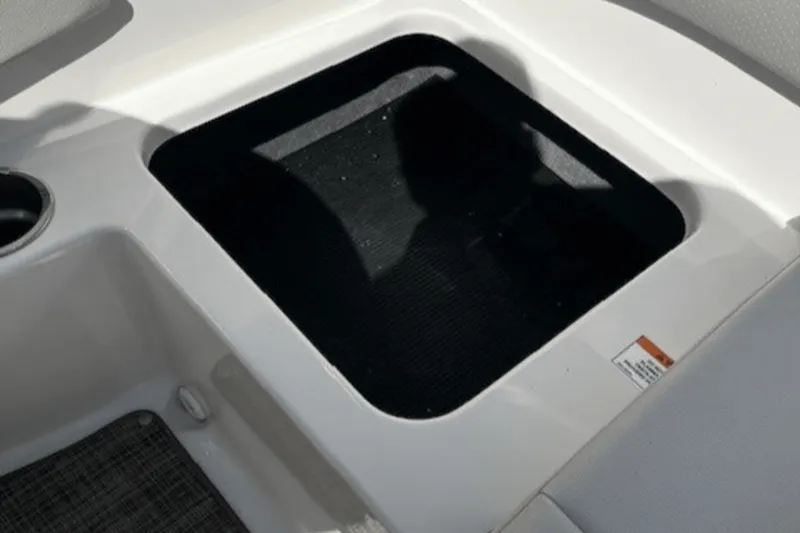 Slide: The Image of Sea Ray 190 SPX OUTBOARD 2021 - 28