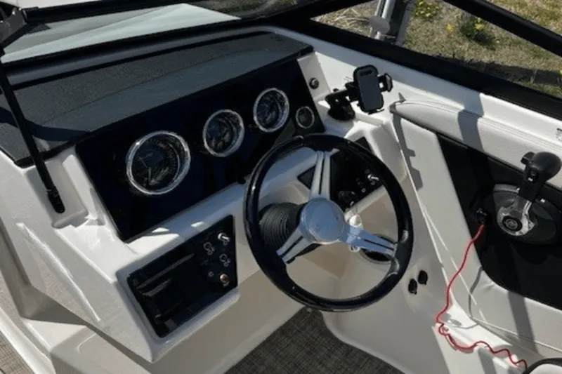 Slide: The Image of Sea Ray 190 SPX OUTBOARD 2021 - 4