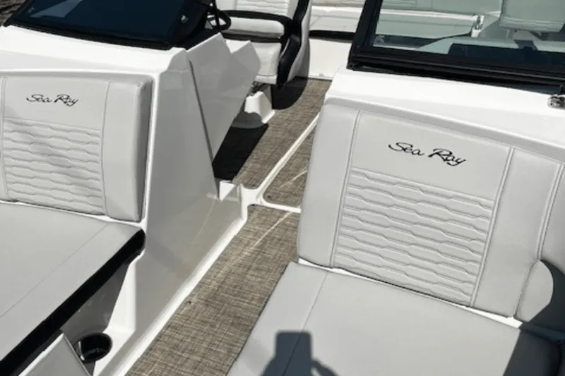 Slide: The Image of Sea Ray 190 SPX OUTBOARD 2021 - 6