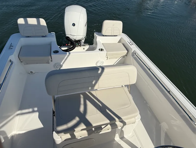Slide: The Image of Boston Whaler 190 Montauk 2027 - 9