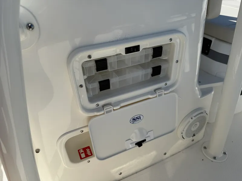 Slide: The Image of Boston Whaler 190 Montauk 2027 - 18