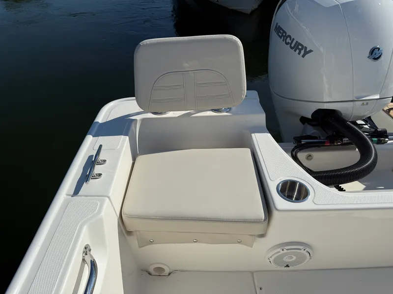 Slide: The Image of Boston Whaler 190 Montauk 2027 - 11