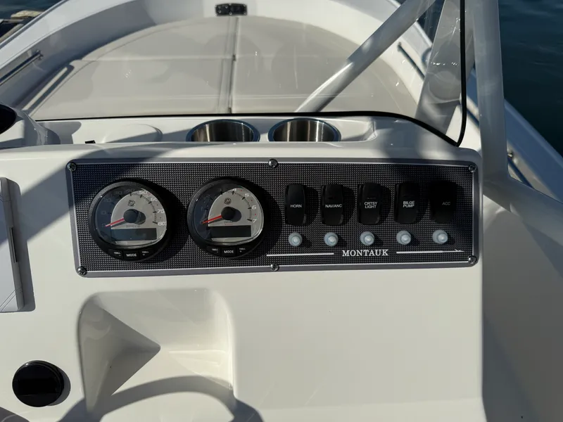 Slide: The Image of Boston Whaler 190 Montauk 2027 - 14