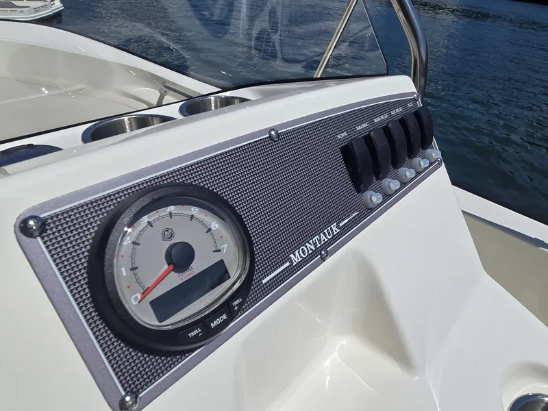 Slide: The Image of Boston Whaler 170 Montauk 2027 - 15
