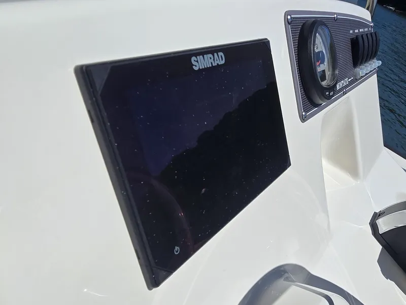 Slide: The Image of Boston Whaler 170 Montauk 2027 - 14