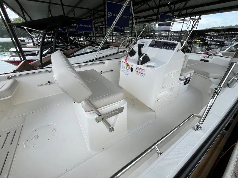 Slide: The Image of Boston Whaler 170 Montauk 2027 - 4