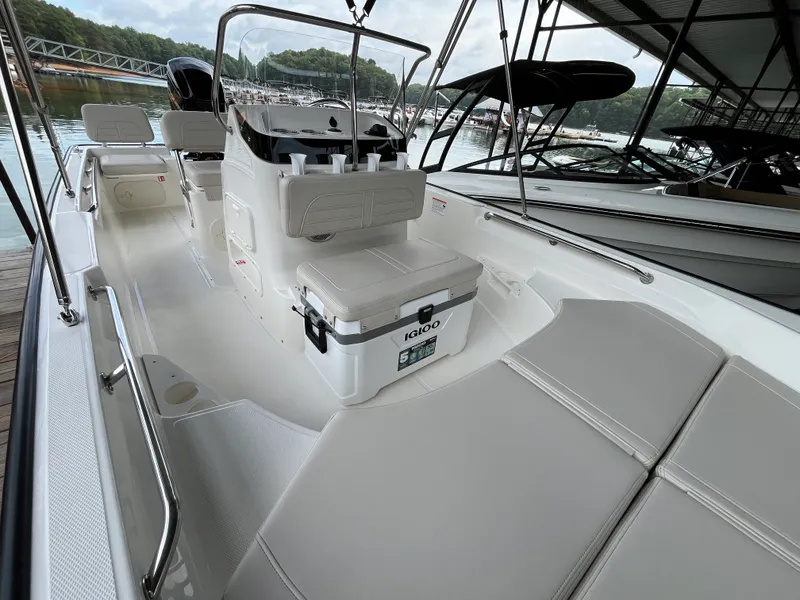 Slide: The Image of Boston Whaler 170 Montauk 2027 - 6