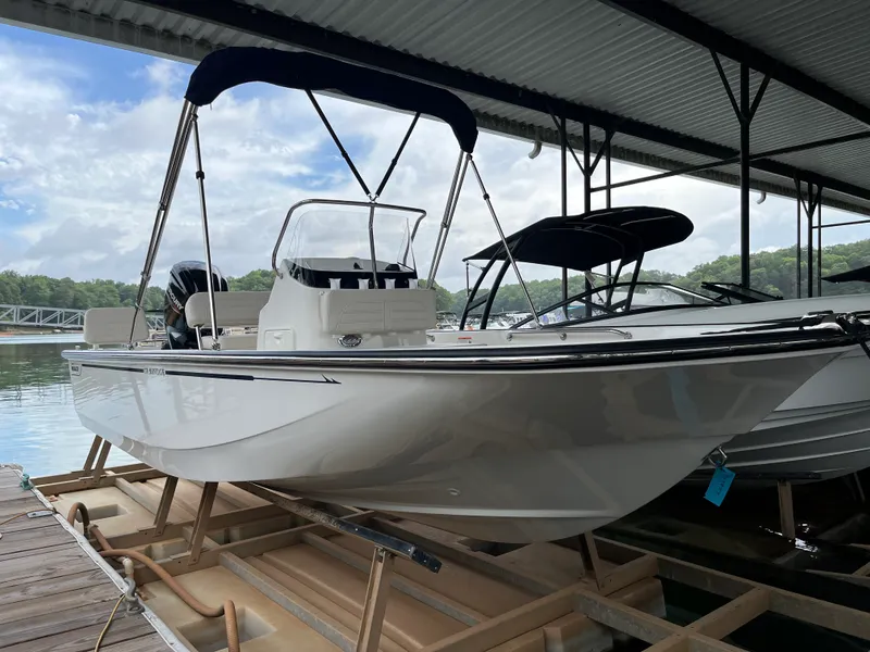 The Image of Boston Whaler 170 Montauk 2027 - 0