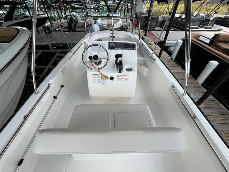 Slide: The Image of Boston Whaler 170 Montauk 2027 - 7