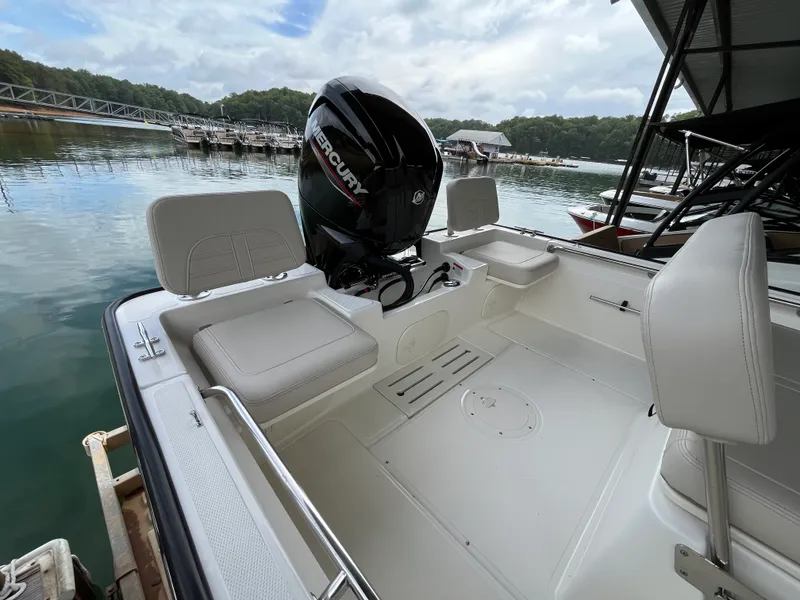 Slide: The Image of Boston Whaler 170 Montauk 2027 - 3