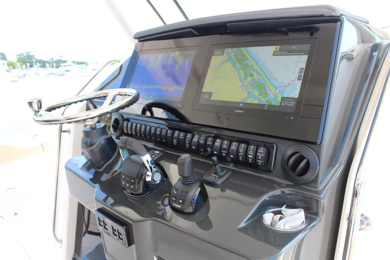 Slide: The Image of Pursuit S 368 SPORT 2019 - 16