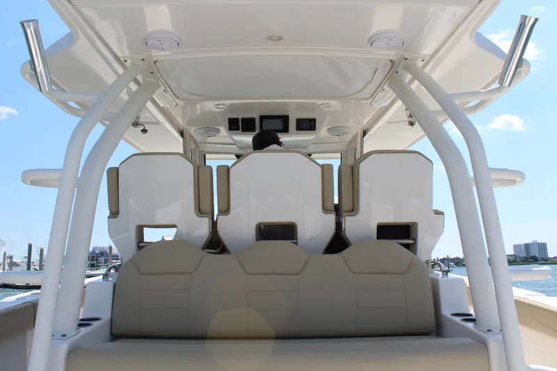 Slide: The Image of Pursuit S 368 SPORT 2019 - 19