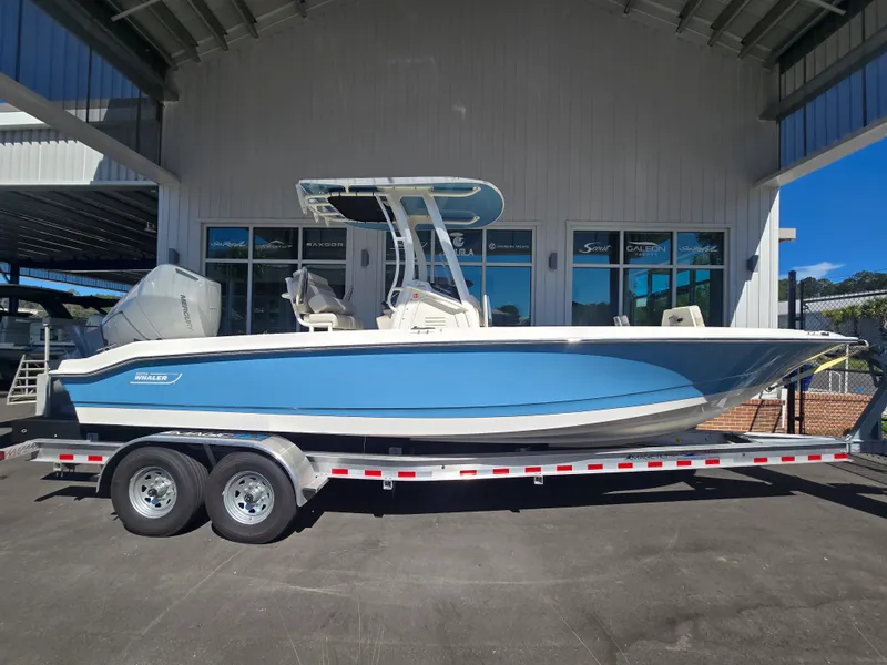 Slide: The Image of Boston Whaler 250 Dauntless 2026 - 21