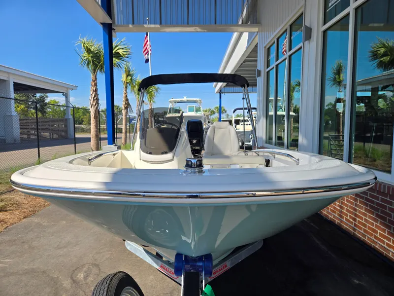 Slide: The Image of Boston Whaler 130 Super Sport 2026 - 9