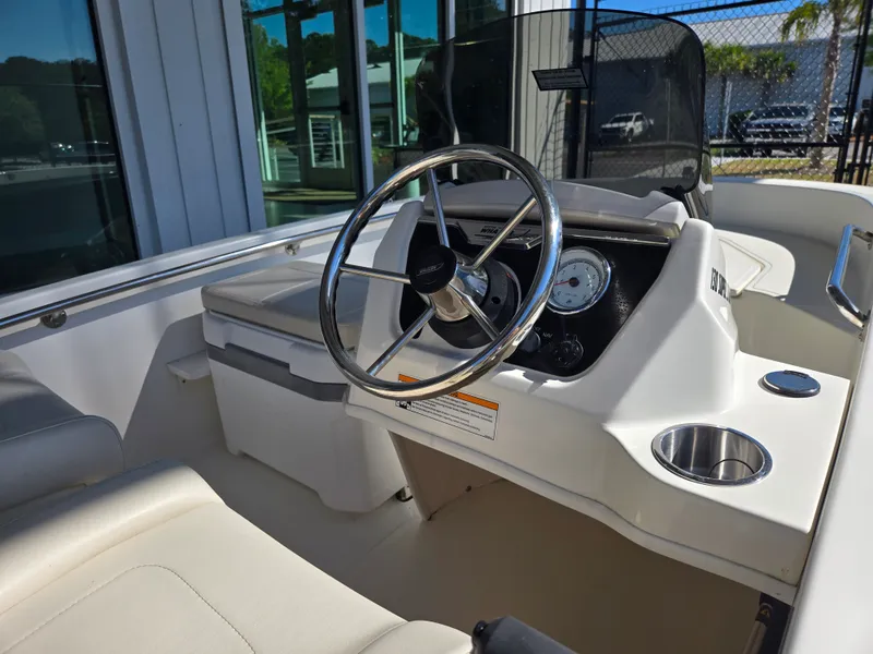 Slide: The Image of Boston Whaler 130 Super Sport 2026 - 4