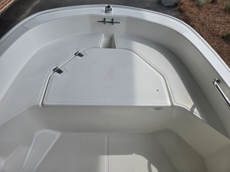 Slide: The Image of Boston Whaler 130 Super Sport 2026 - 8