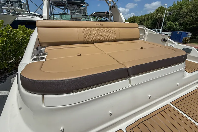 Slide: The Image of Sea Ray 270 SDX-OB 2019 - 3