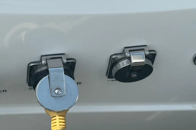 Slide: The Image of Rinker 360 EXPRESS 2015 - 10