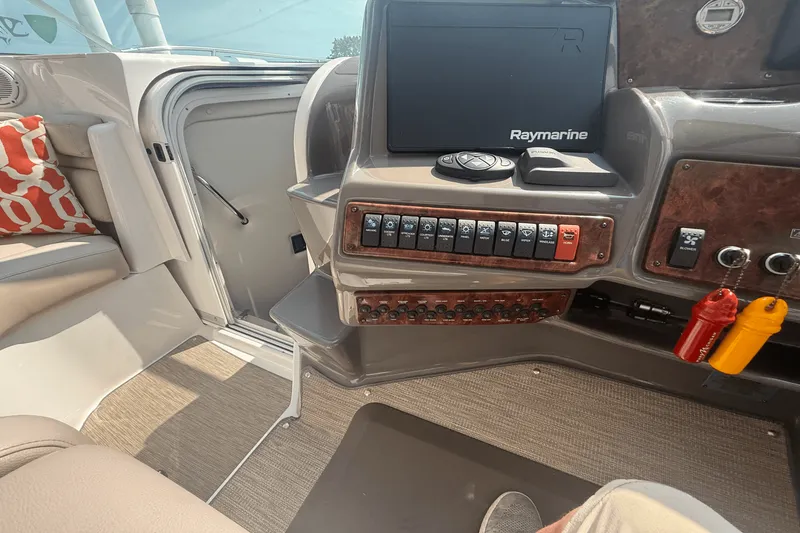 Slide: The Image of Rinker 360 EXPRESS 2015 - 40