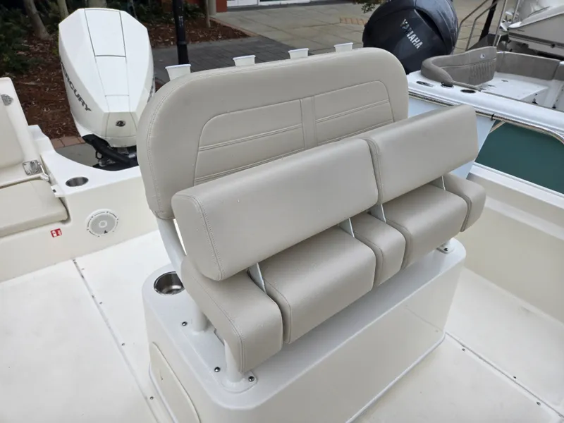 Slide: The Image of Boston Whaler 210 Montauk 2026 - 6