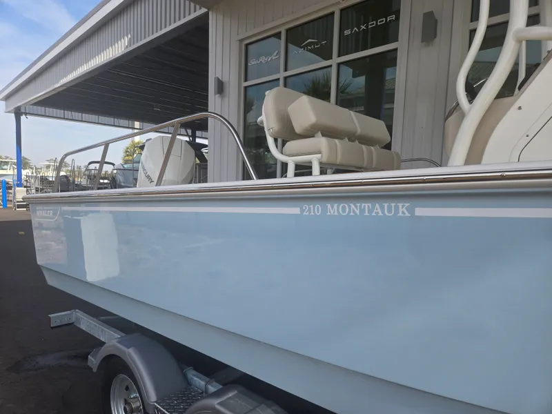 Slide: The Image of Boston Whaler 210 Montauk 2026 - 16