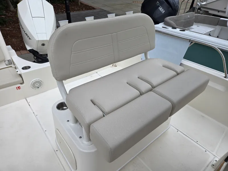 Slide: The Image of Boston Whaler 210 Montauk 2026 - 5