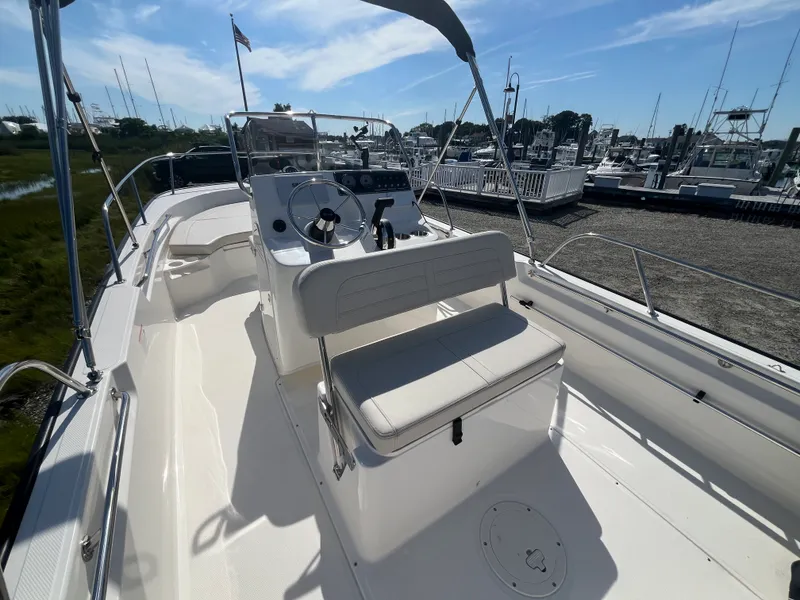 Slide: The Image of Boston Whaler 190 Montauk 2026 - 6