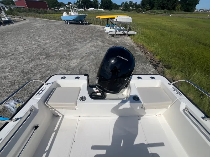 Slide: The Image of Boston Whaler 190 Montauk 2026 - 4