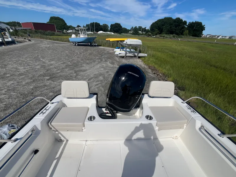 Slide: The Image of Boston Whaler 190 Montauk 2026 - 3
