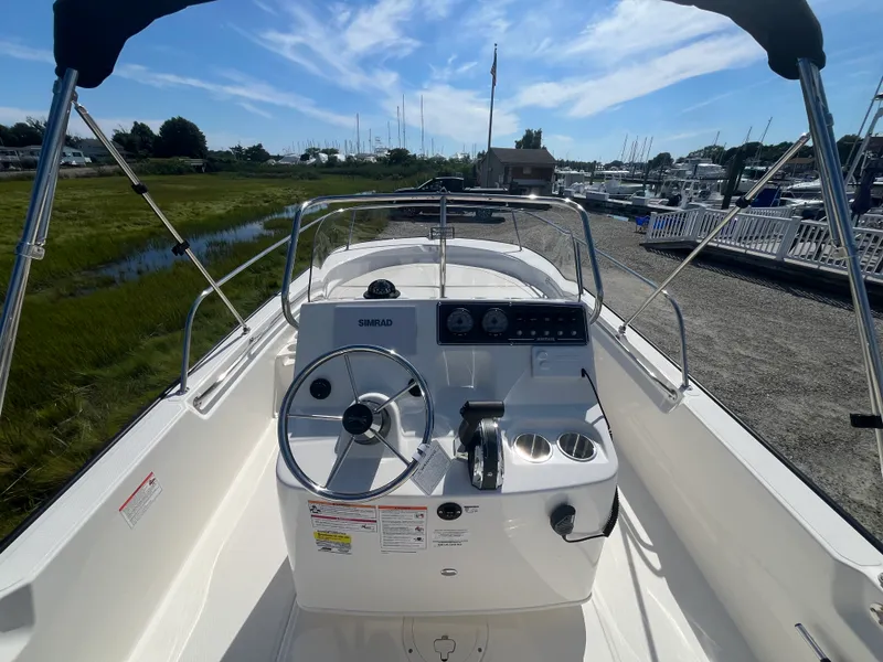 Slide: The Image of Boston Whaler 190 Montauk 2026 - 8
