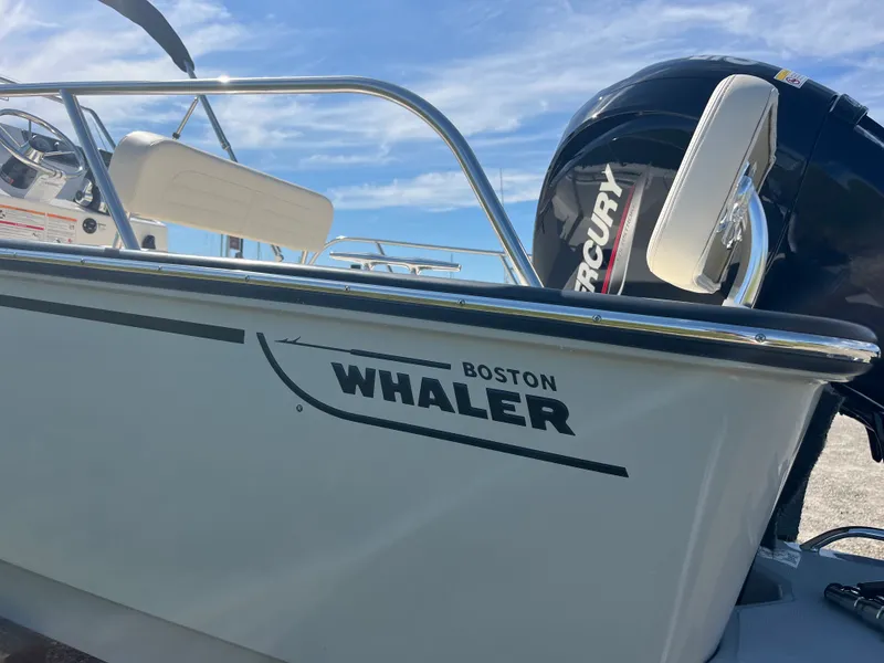Slide: The Image of Boston Whaler 190 Montauk 2026 - 13