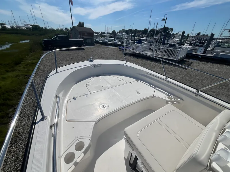Slide: The Image of Boston Whaler 190 Montauk 2026 - 11