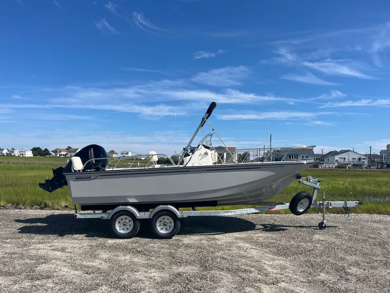 The Image of Boston Whaler 190 Montauk 2026 - 0
