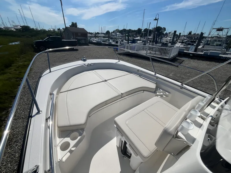 Slide: The Image of Boston Whaler 190 Montauk 2026 - 10