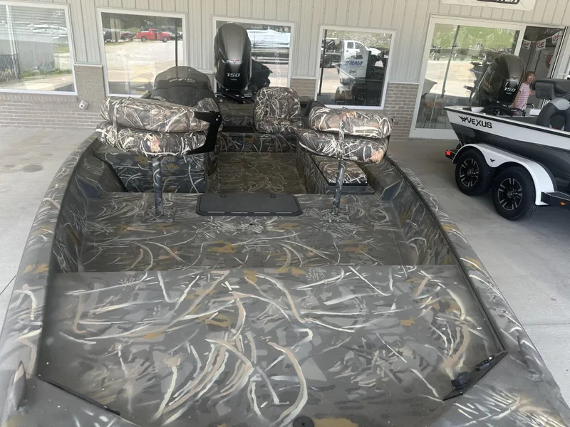 Slide: The Image of War Eagle 961LDBR Black Hawk Side Console 2025 - 10