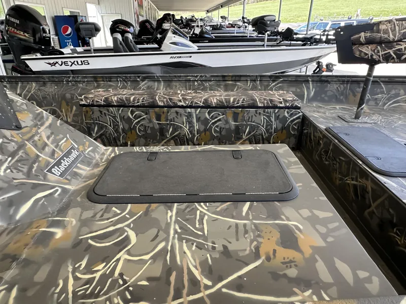 Slide: The Image of War Eagle 961LDBR Black Hawk Side Console 2025 - 13