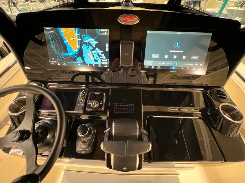 Slide: The Image of Scout 330 LXF 2026 - 26