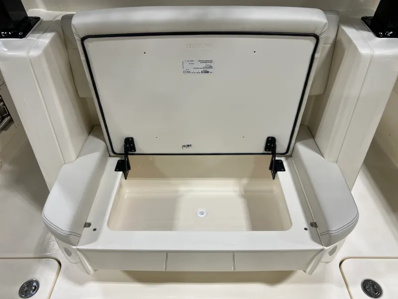 Slide: The Image of Scout 330 LXF 2026 - 16
