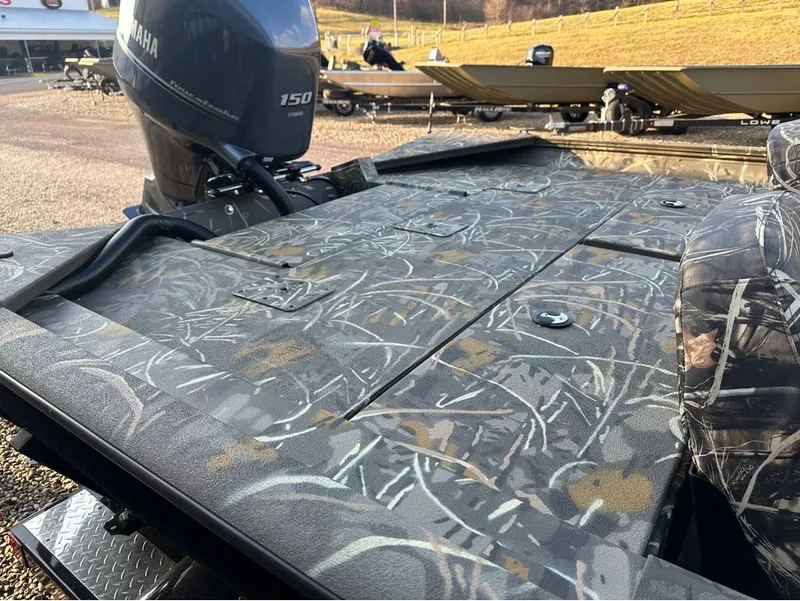 Slide: The Image of War Eagle IN STOCK 2170 Black Hawk Catfish Side Console 2025 - 13
