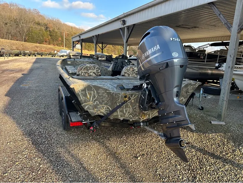Slide: The Image of War Eagle IN STOCK 2170 Black Hawk Catfish Side Console 2025 - 6