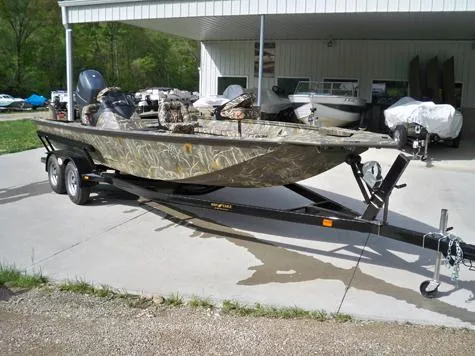 Slide: The Image of War Eagle IN STOCK 2370 Black Hawk Catfish Side Console 2025 - 4