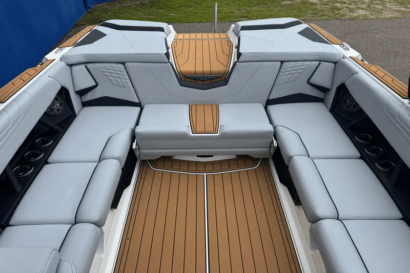 Slide: The Image of Nautique Super Air Nautique S23 2026 - 24