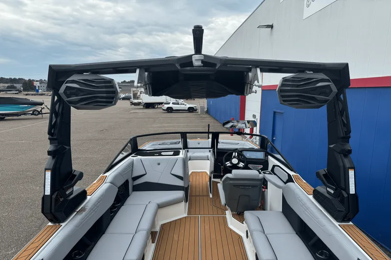 Slide: The Image of Nautique Super Air Nautique S23 2026 - 16