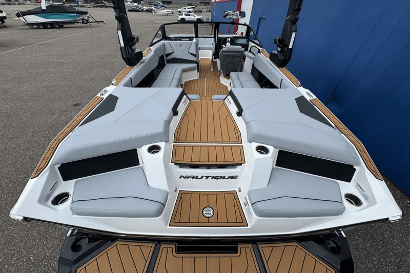 Slide: The Image of Nautique Super Air Nautique S23 2026 - 7