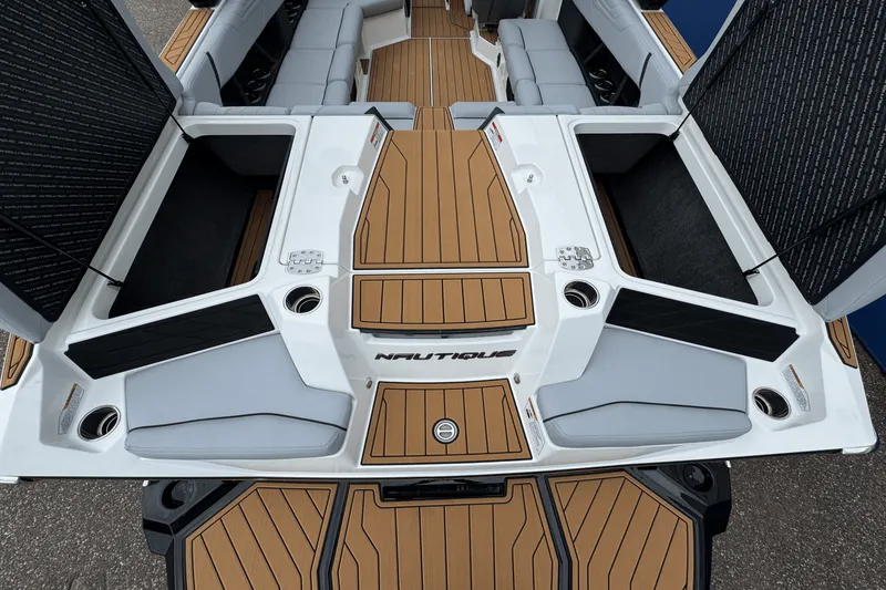 Slide: The Image of Nautique Super Air Nautique S23 2026 - 12
